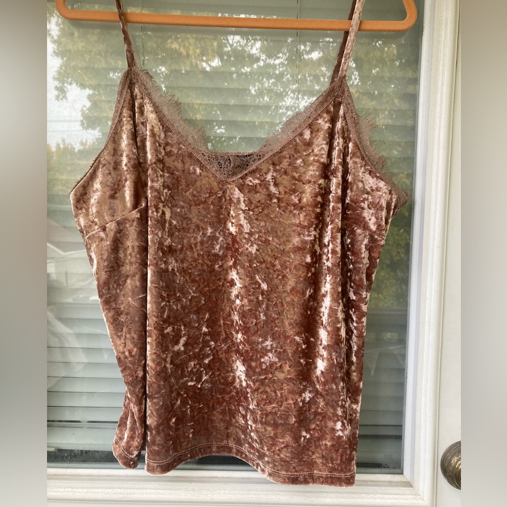 Woman’s Forever 21 + 2XL tank top